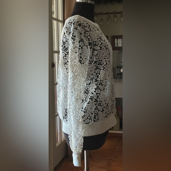 Forever 21 Sweater Floral Crochet Color: Cream. Size Large - Picture 4 of 6